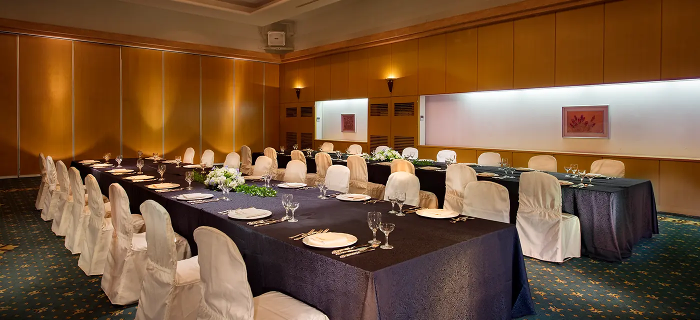 ボール・ルーム「イースト」、「ウエスト」