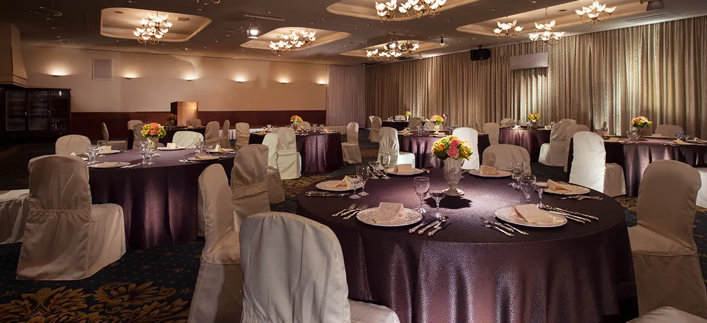 ボール・ルーム「イースト」、「ウエスト」