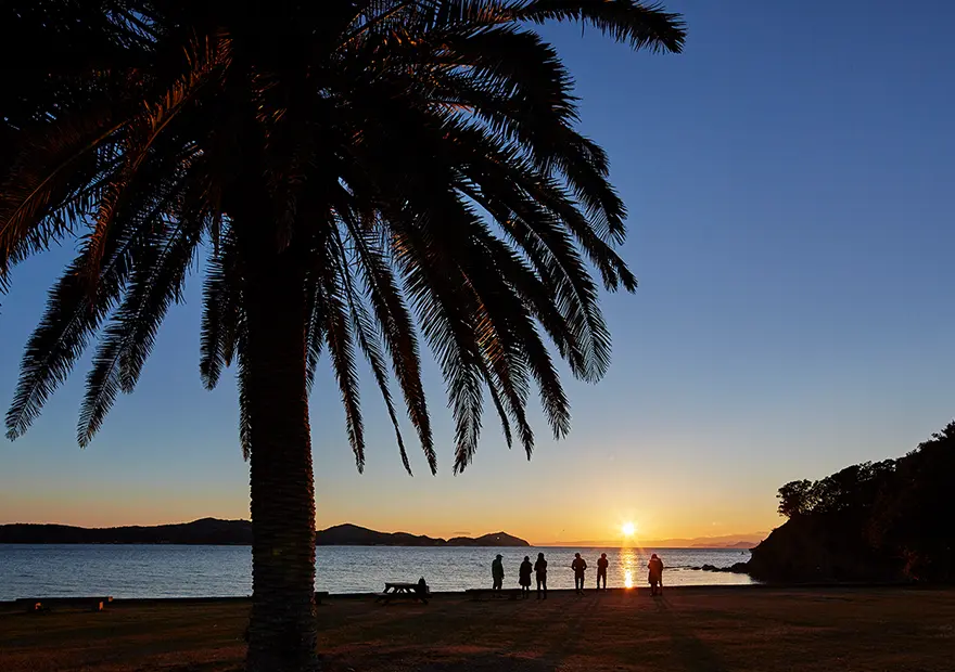 夕日に染まる浜