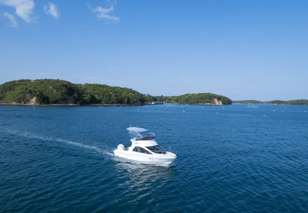 海上を走るマリンタクシー