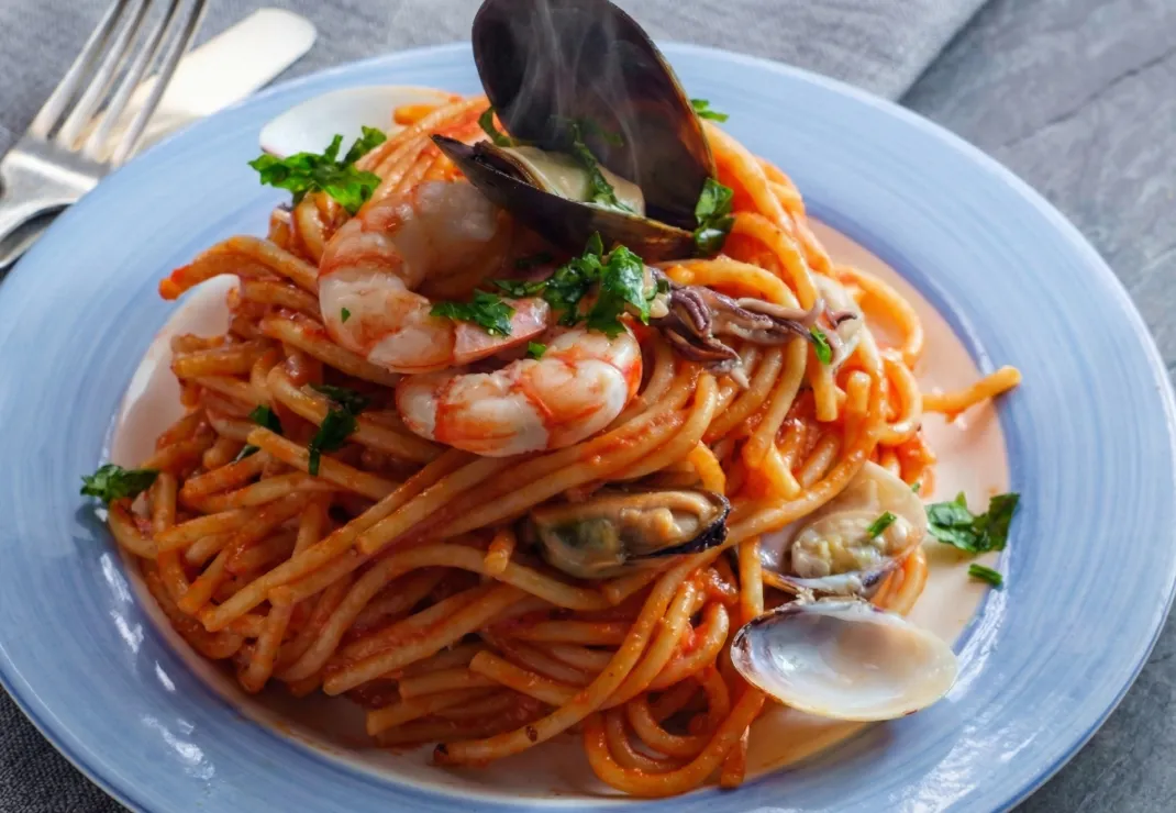 SUPを愉しむ男女