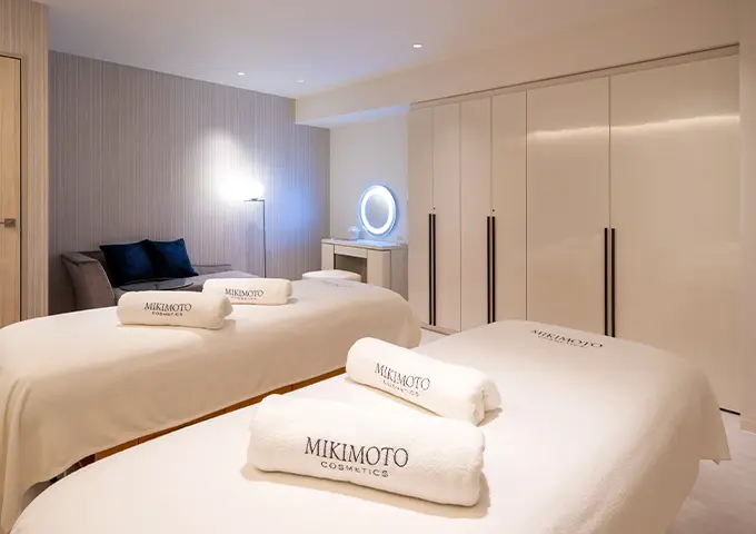 真珠の輝きとNEMUの自然をモチーフとしたデザイン