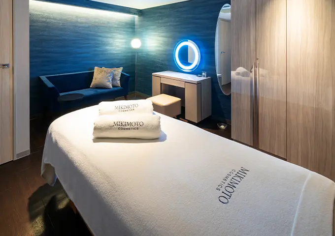 NEMUの海をイメージした 蒼色をアクセントに用いた 一人用ルーム