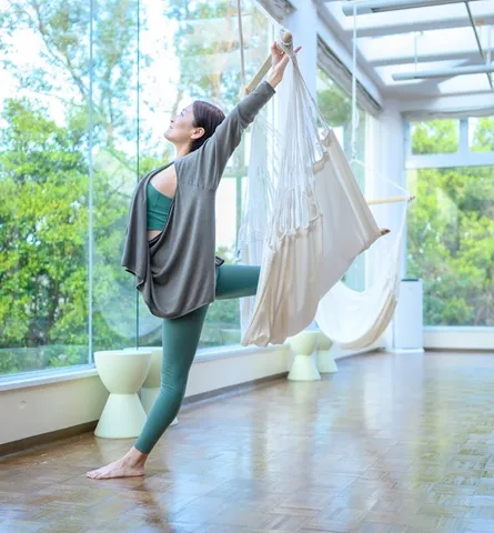 ハンモックヨガ